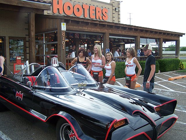 hooters.jpg