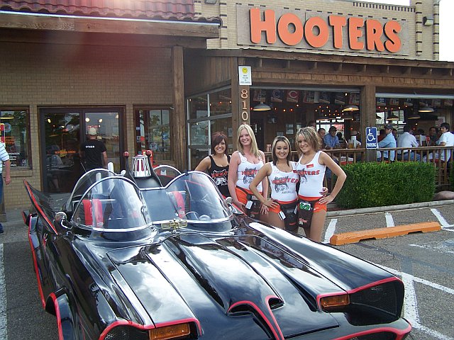 hooters2.jpg