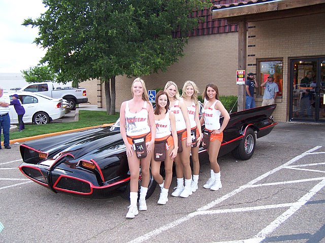 hooters6.jpg